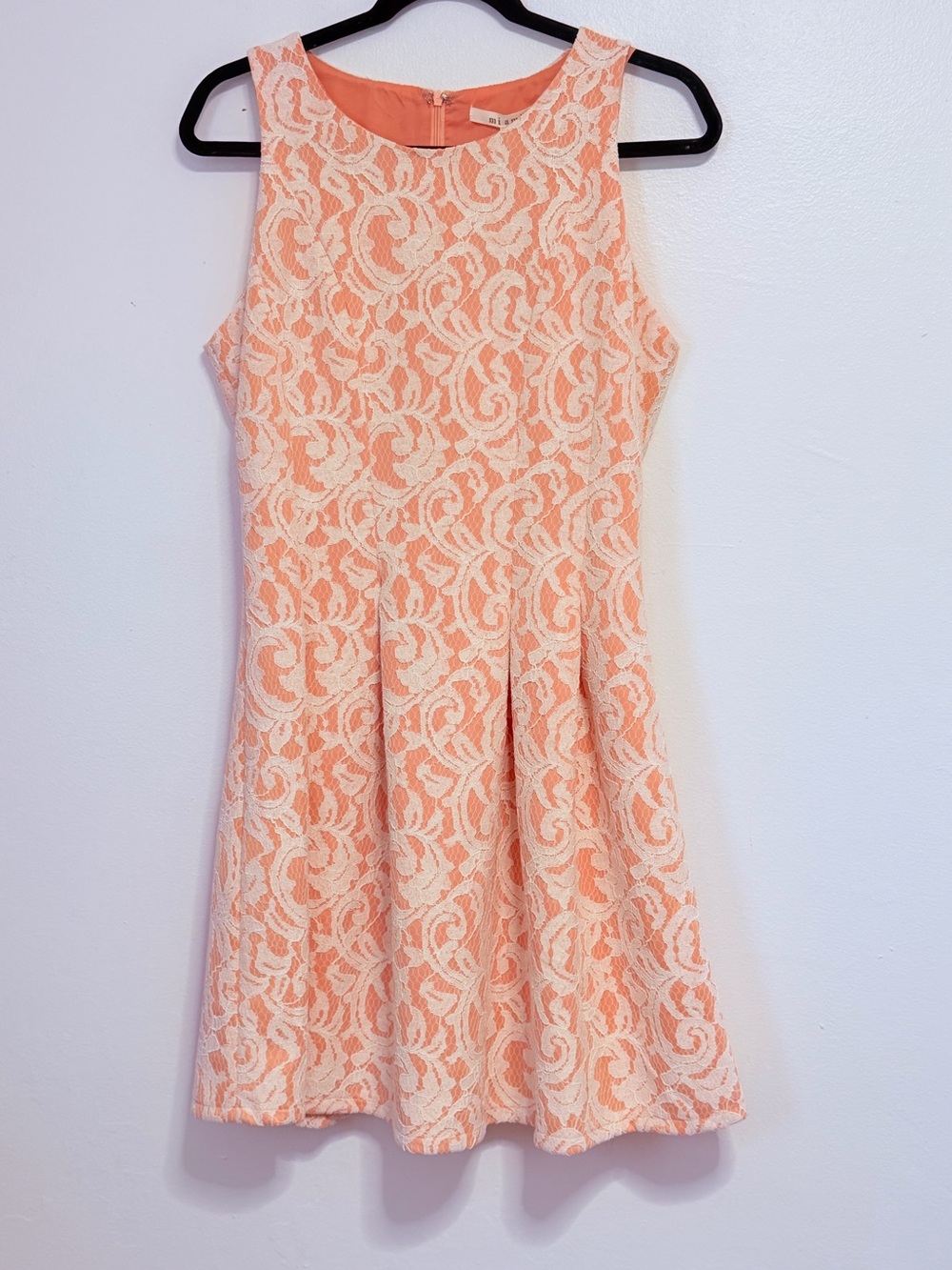 miami Peach and White Lace Overlay Dress medium new with tags!